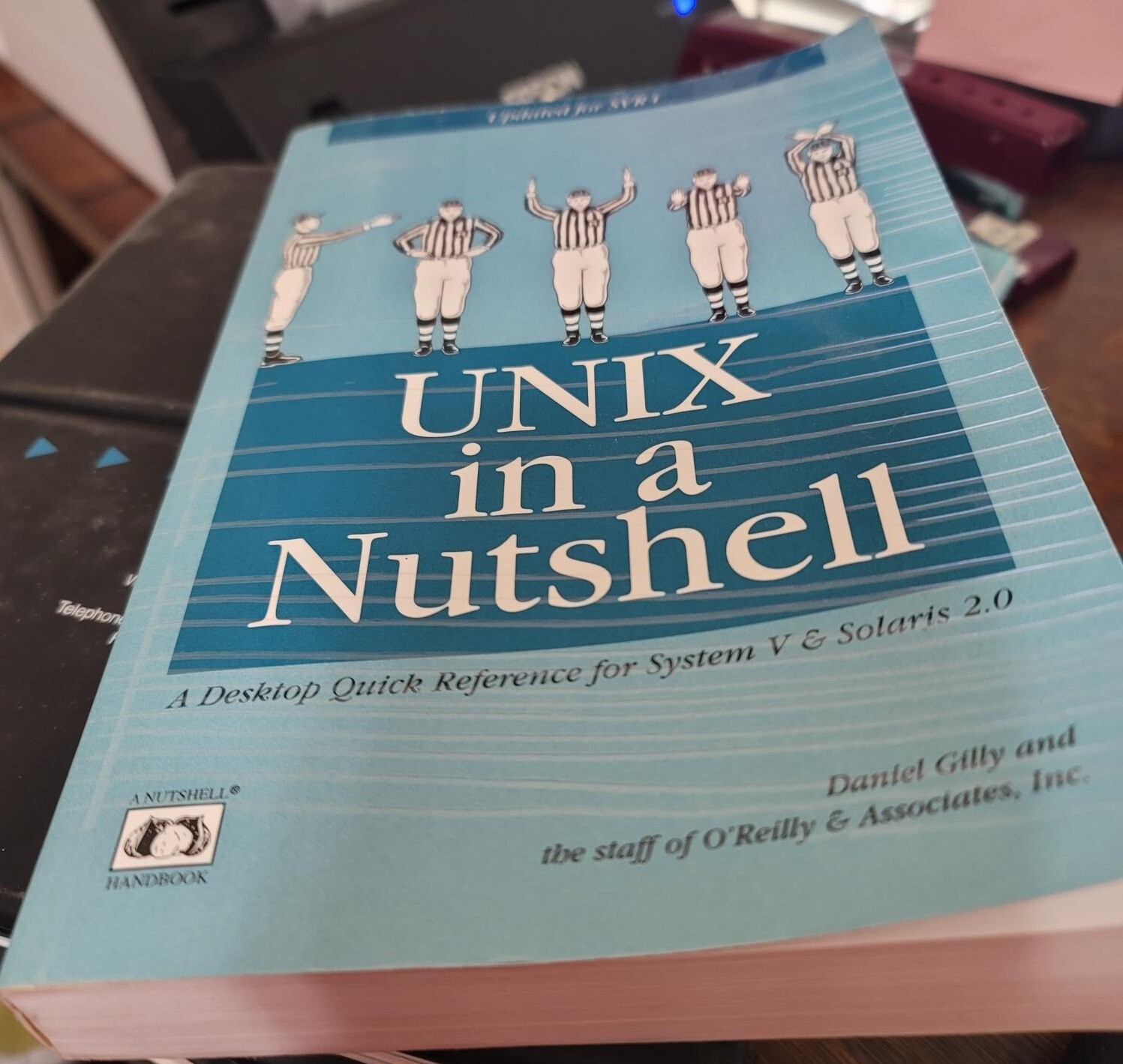 UNIX in a Nutshell (O’reilly) :Desktop Quick Reference for System V & Solaris 2.